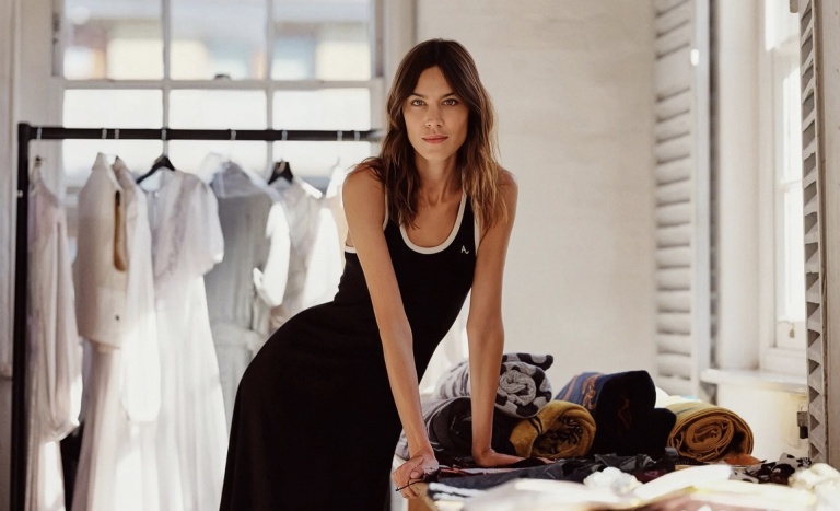 The extraordinary icon of the fashion world - Alexa Chung